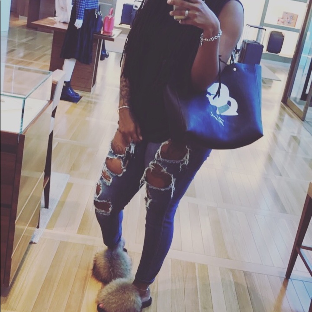 Meet your Posher, Dee